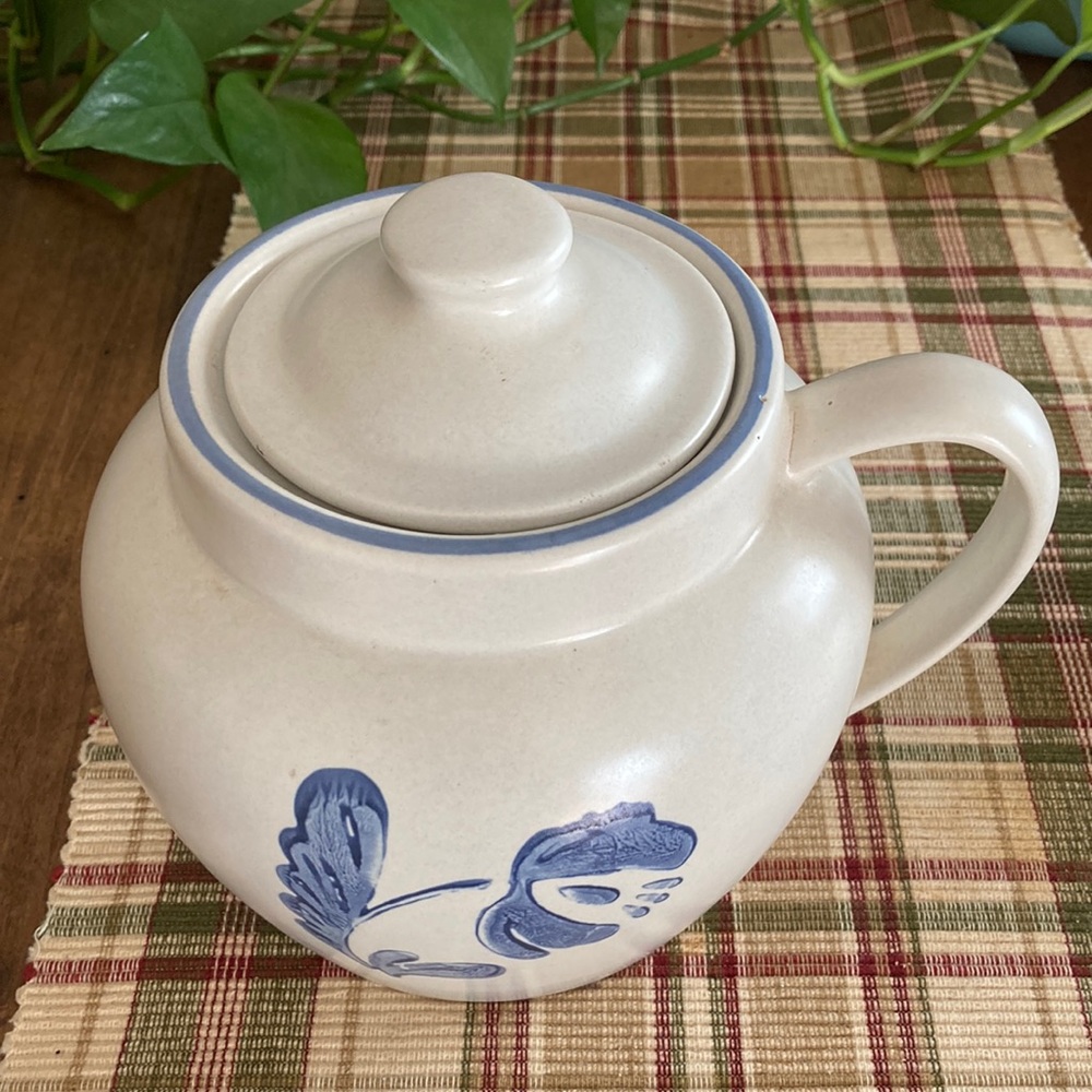 Vintage Yorktown Pfaltzcraft Bean Pot with Lid